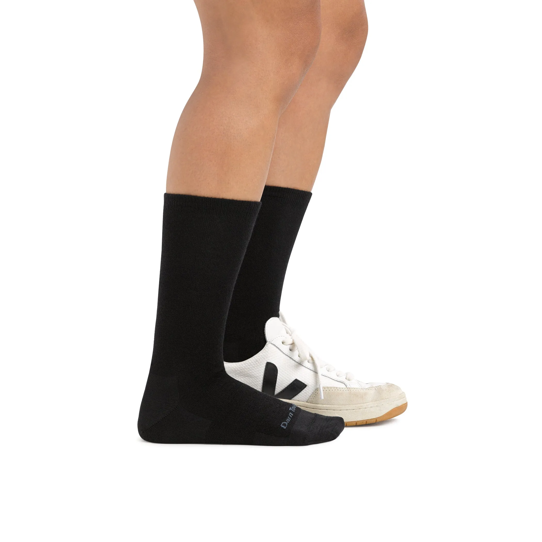 Darn Tough Women's Lifestyle Solid Basic Crew Lightweight with No Cushion black