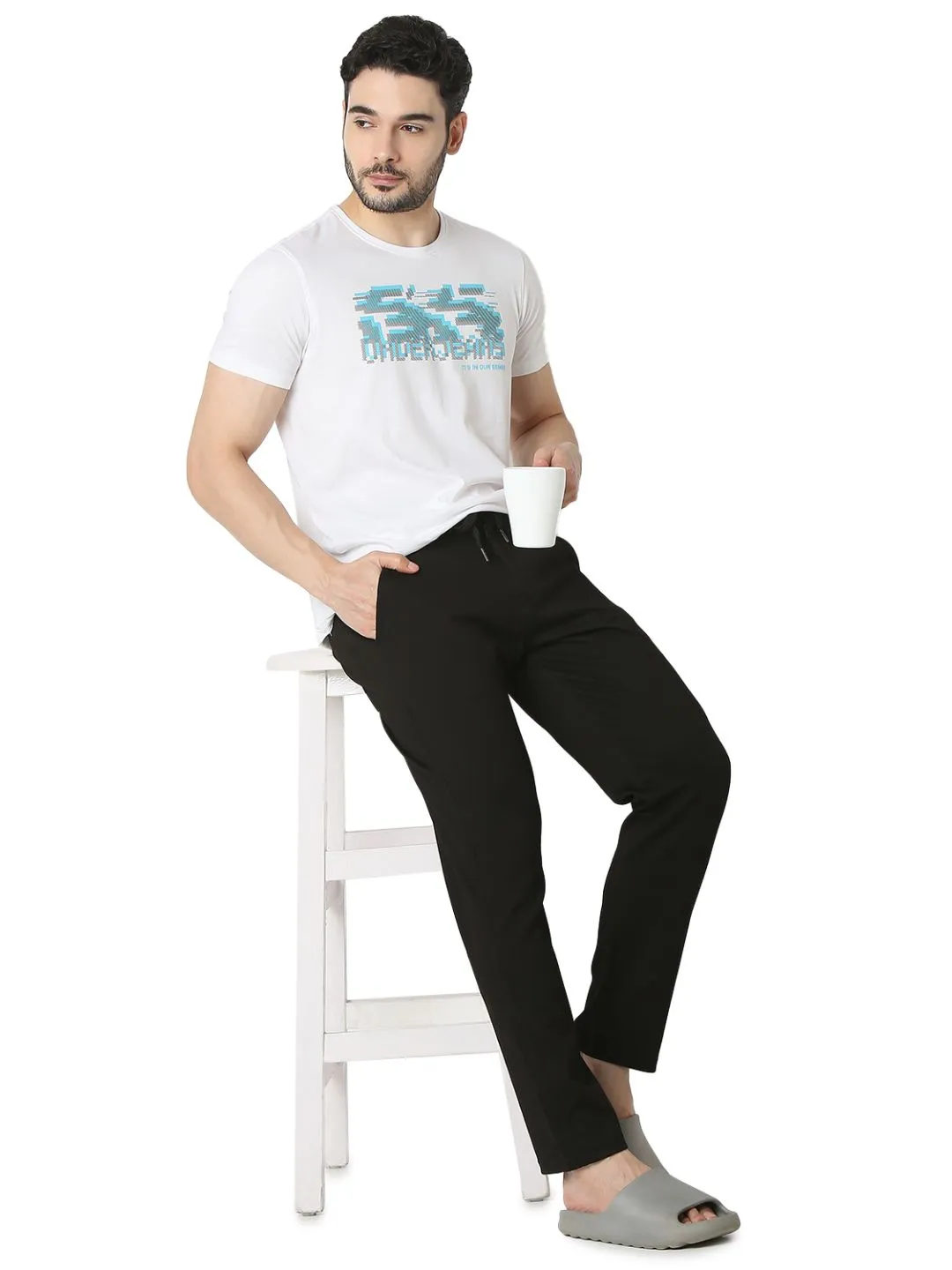 Underjeans By Spykar Men Premium Black Cargo Pant